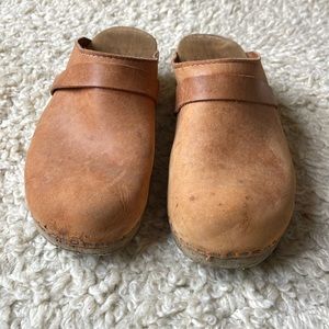 Sweet vintage clogs